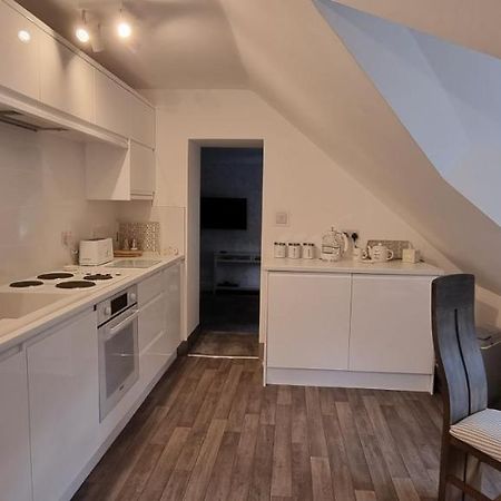 Modern And Spacious 2 Bedroom Apartment With Free Parking Llansantffraid Llansantffraid Glyn Ceiriog Eksteriør bilde