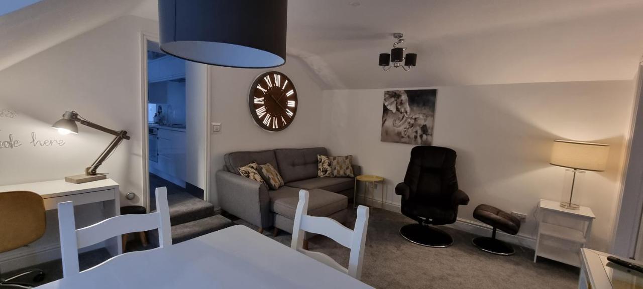 Modern And Spacious 2 Bedroom Apartment With Free Parking Llansantffraid Llansantffraid Glyn Ceiriog Eksteriør bilde