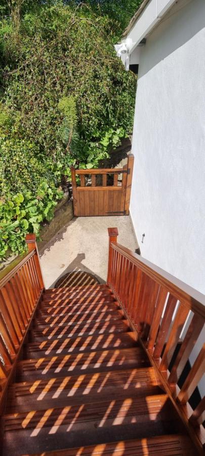 Modern And Spacious 2 Bedroom Apartment With Free Parking Llansantffraid Llansantffraid Glyn Ceiriog Eksteriør bilde