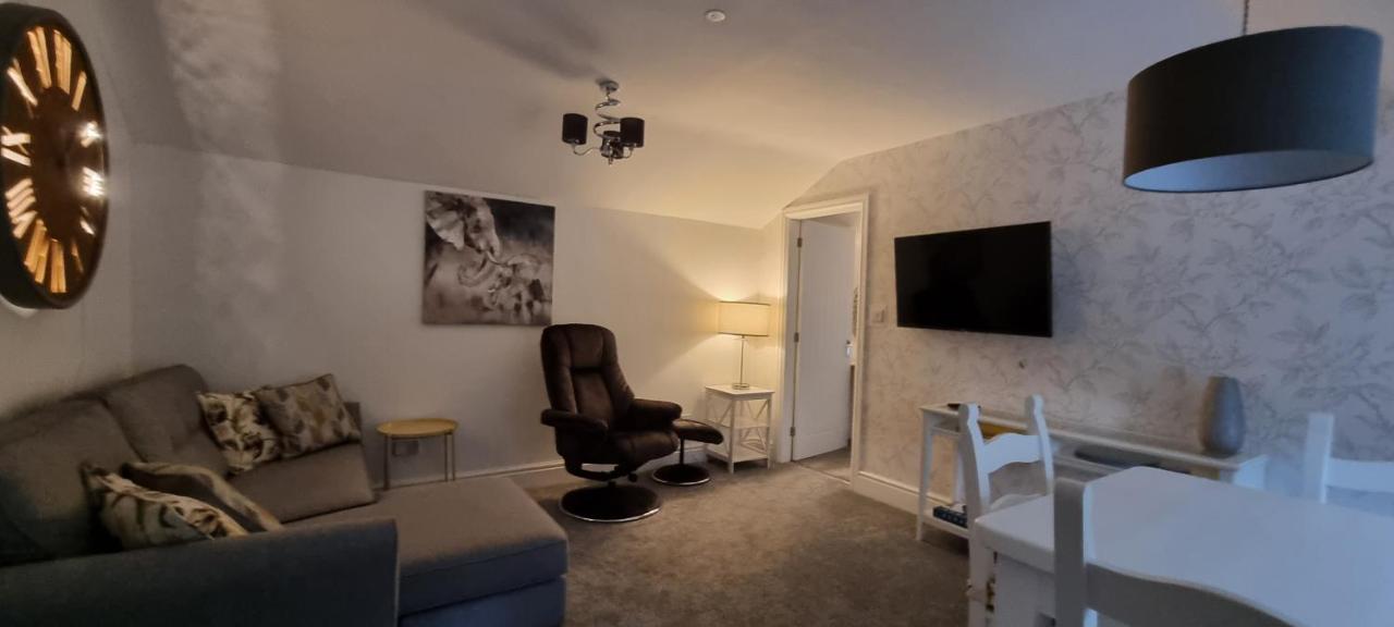 Modern And Spacious 2 Bedroom Apartment With Free Parking Llansantffraid Llansantffraid Glyn Ceiriog Eksteriør bilde