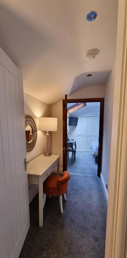 Modern And Spacious 2 Bedroom Apartment With Free Parking Llansantffraid Llansantffraid Glyn Ceiriog Eksteriør bilde